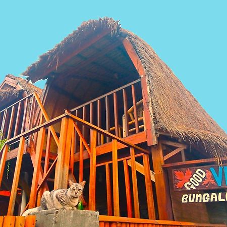 Good Vibes Bungalows Gili Trawangan Bagian luar foto